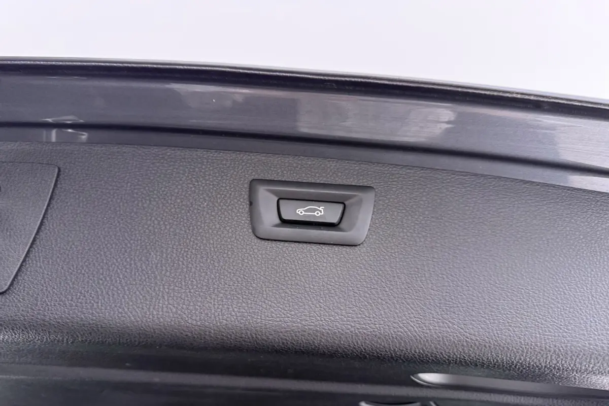 320i Corporate Lease High Executive M-Sport | Org NL | Breed Navi | Sportstoelen | Stoelverwarming | Leer |