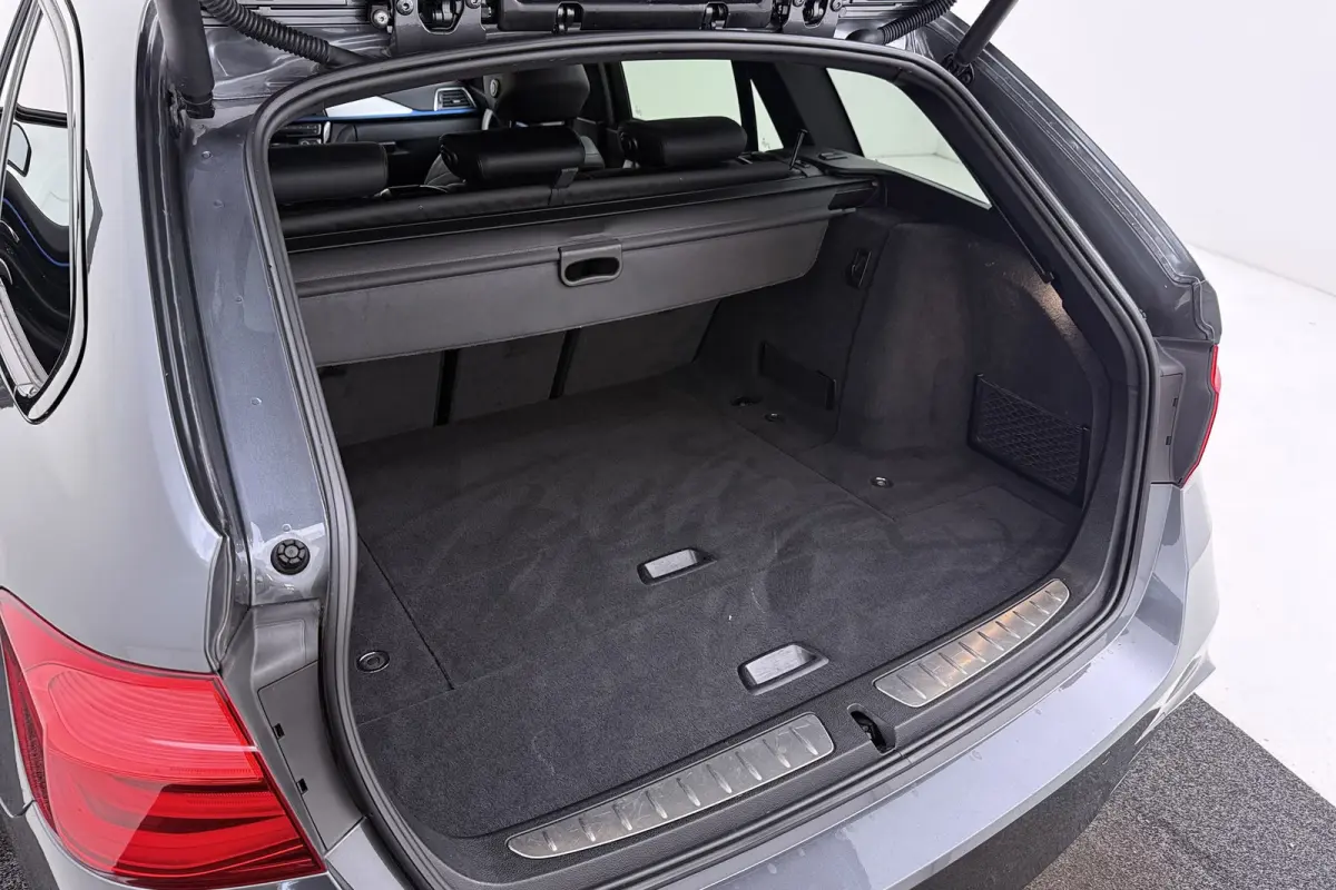 320i Corporate Lease High Executive M-Sport | Org NL | Breed Navi | Sportstoelen | Stoelverwarming | Leer |