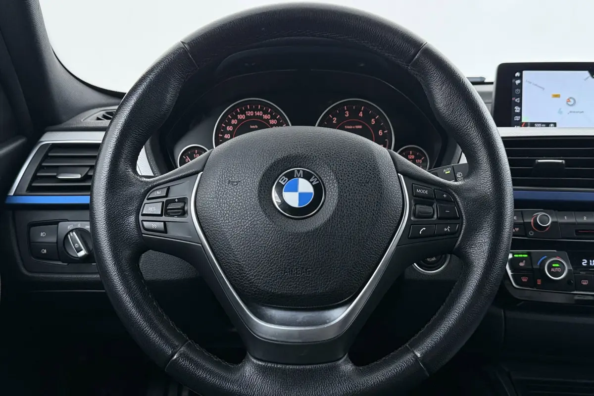 320i Corporate Lease High Executive M-Sport | Org NL | Breed Navi | Sportstoelen | Stoelverwarming | Leer |