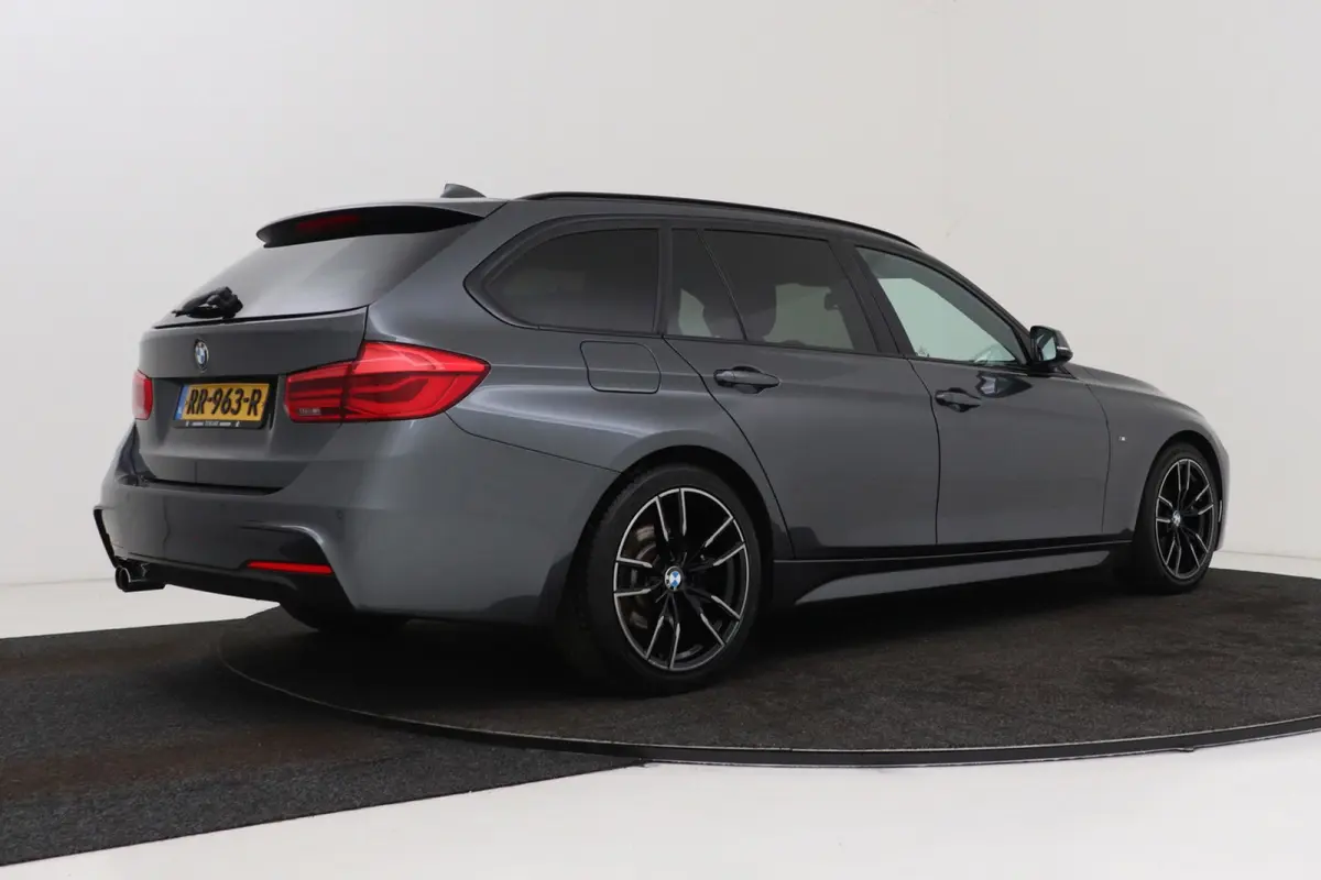 320i Corporate Lease High Executive M-Sport | Org NL | Breed Navi | Sportstoelen | Stoelverwarming | Leer |