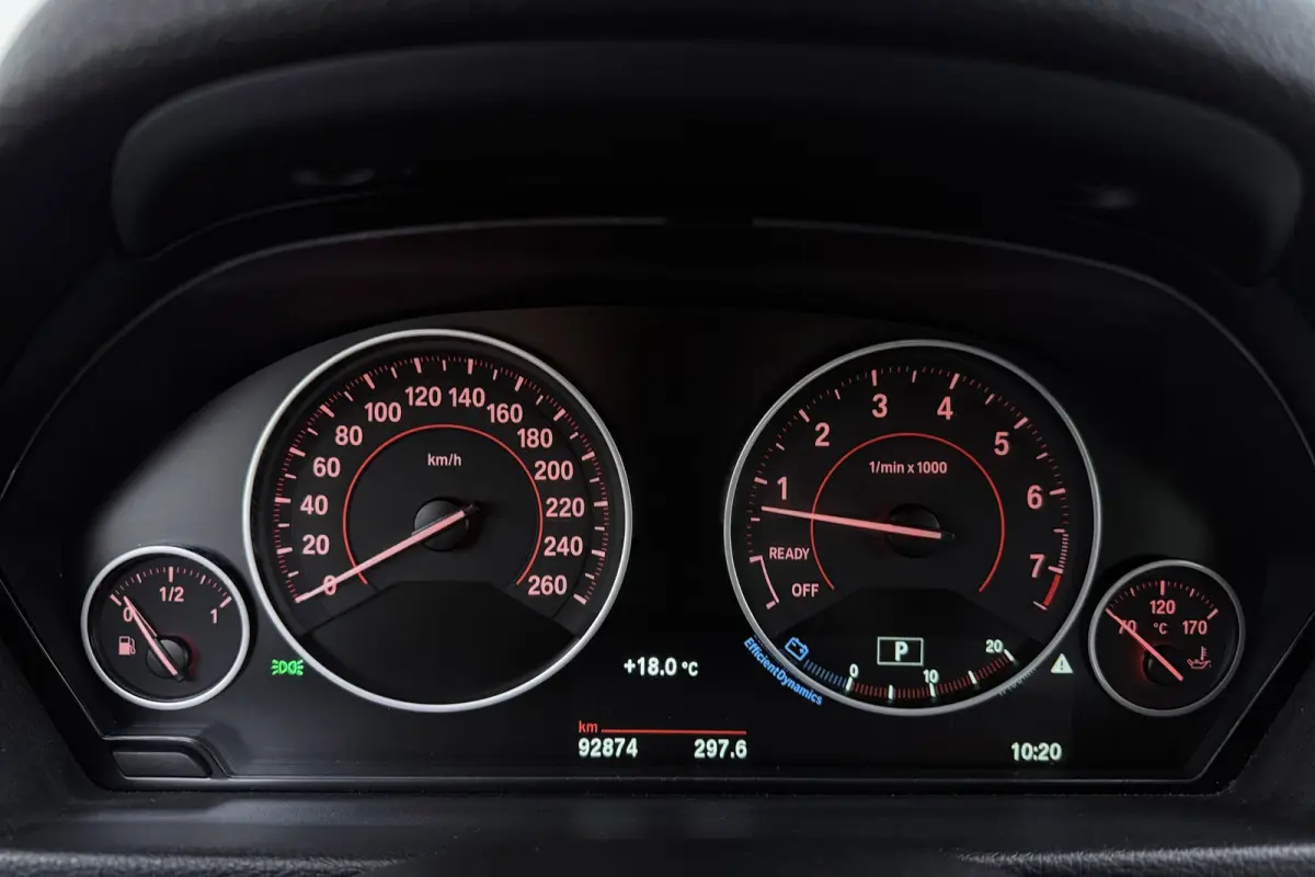 320i Corporate Lease High Executive M-Sport | Org NL | Breed Navi | Sportstoelen | Stoelverwarming | Leer |