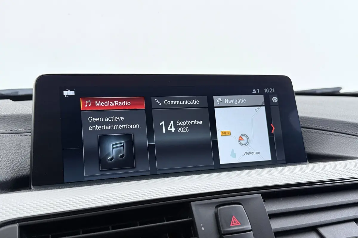 320i Corporate Lease High Executive M-Sport | Org NL | Breed Navi | Sportstoelen | Stoelverwarming | Leer |