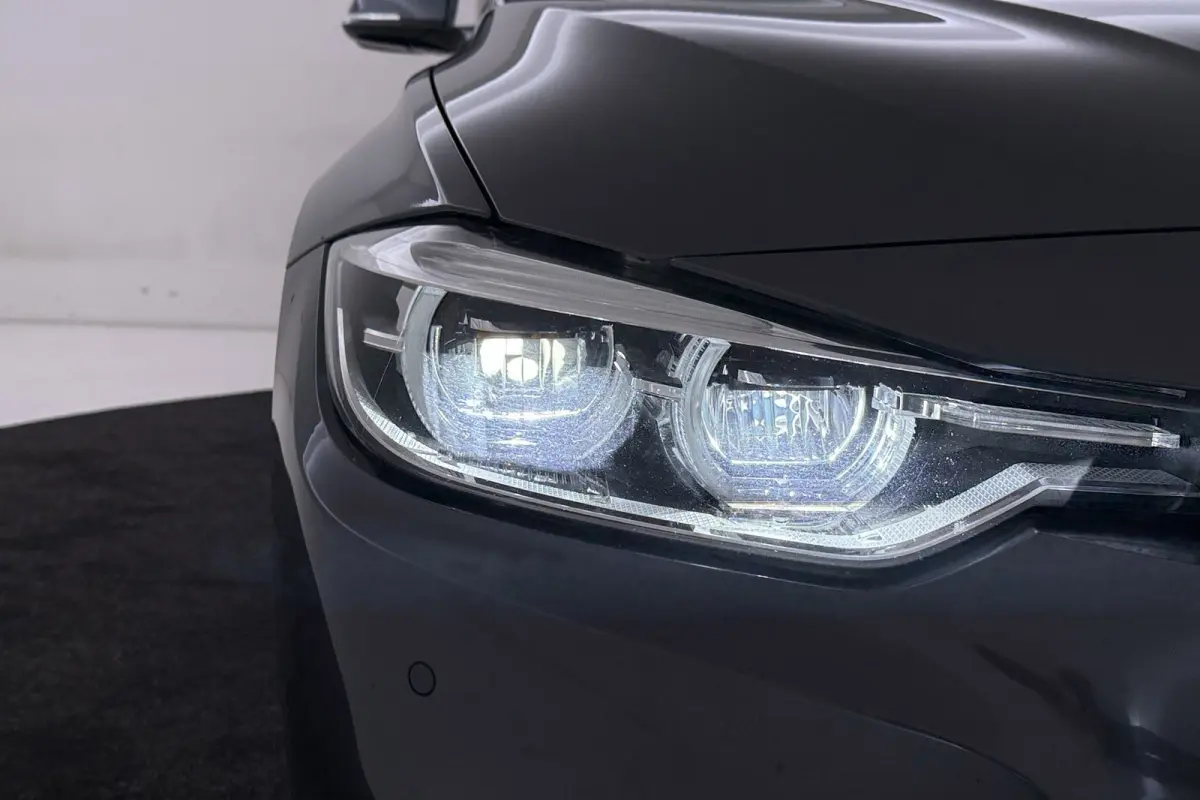 320i Corporate Lease High Executive M-Sport | Org NL | Breed Navi | Sportstoelen | Stoelverwarming | Leer |