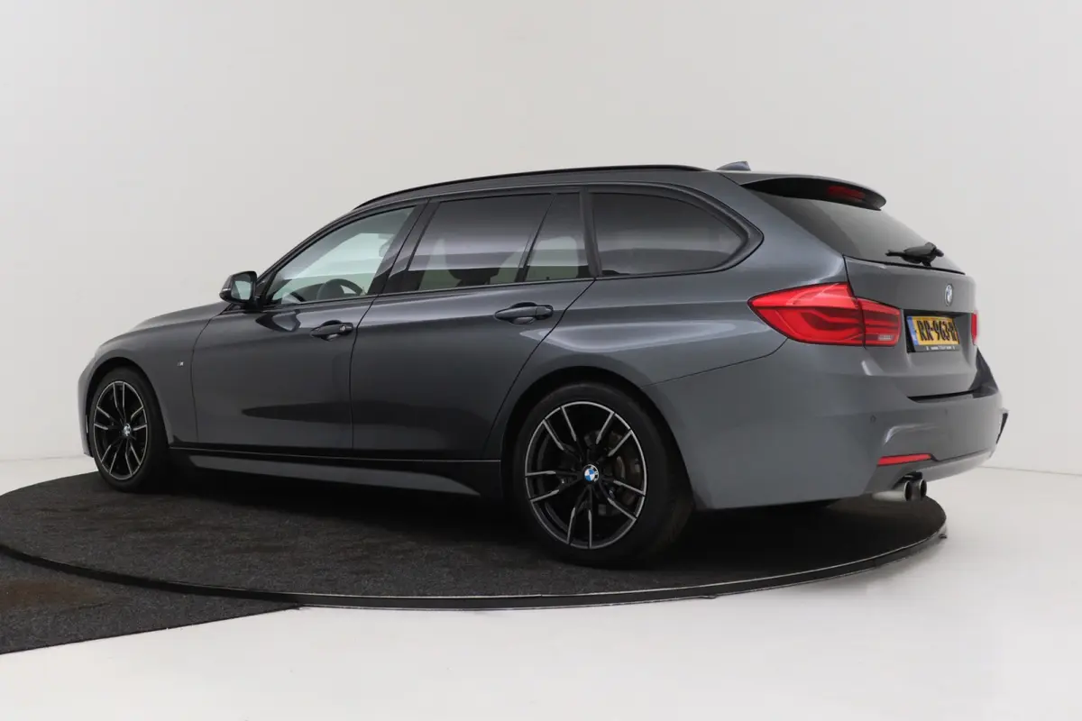 320i Corporate Lease High Executive M-Sport | Org NL | Breed Navi | Sportstoelen | Stoelverwarming | Leer |