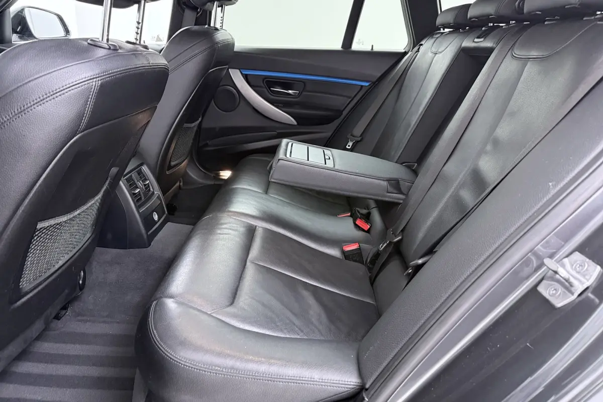 320i Corporate Lease High Executive M-Sport | Org NL | Breed Navi | Sportstoelen | Stoelverwarming | Leer |