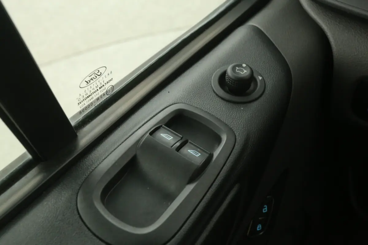 2.0 TDCI L1H1 | Automaat | Airco | Cruise | 3 Zits | Carplay | Navi | Parkeersens.