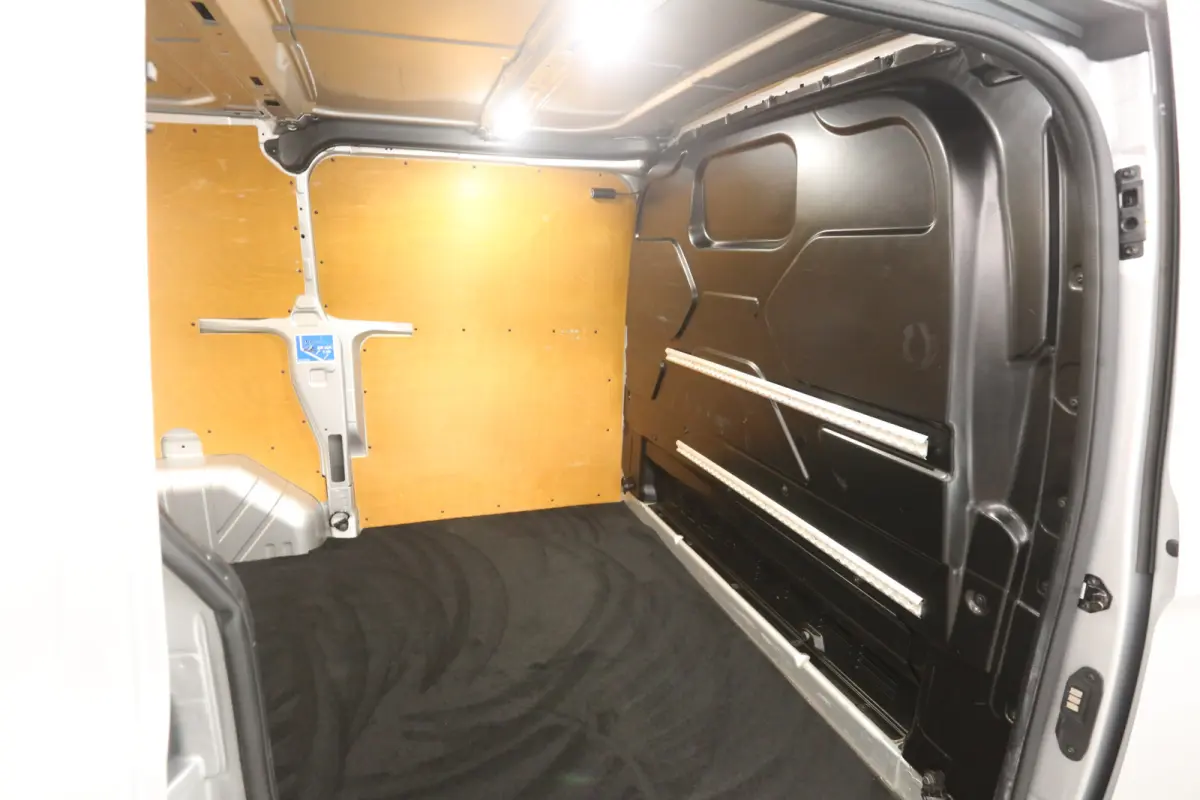 2.0 TDCI L1H1 | Automaat | Airco | Cruise | 3 Zits | Carplay | Navi | Parkeersens.