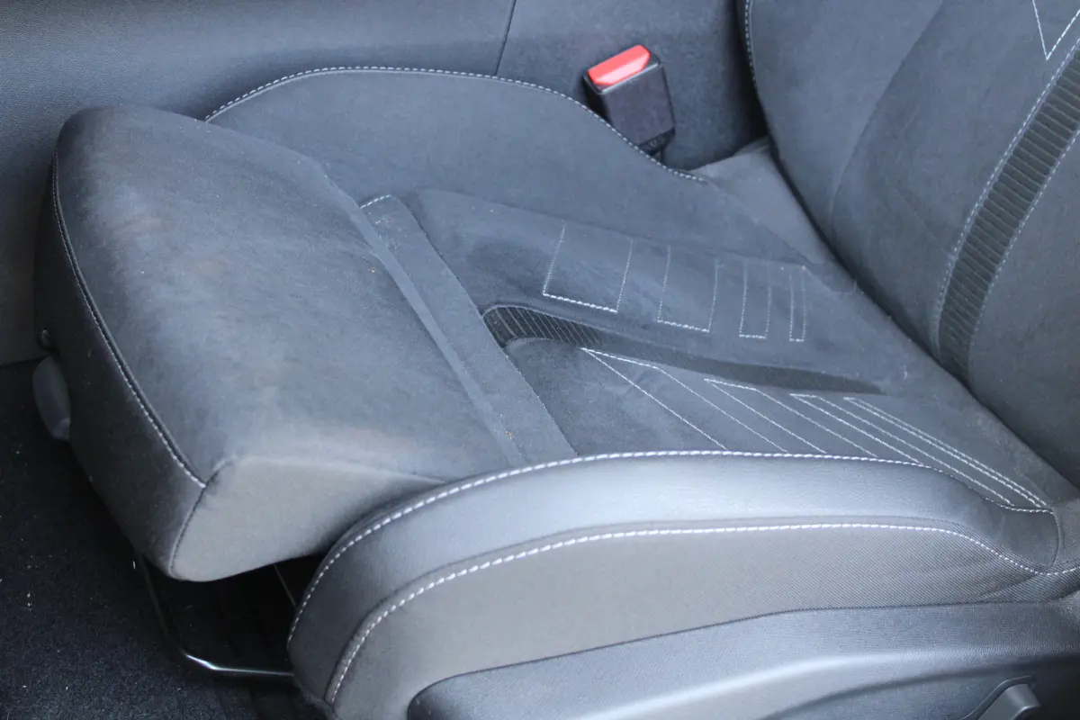 58 kWh Ultimate | SOH 98% | Warmtepomp | Schuif-kanteldak | Matrix LED | Suede bekleding |