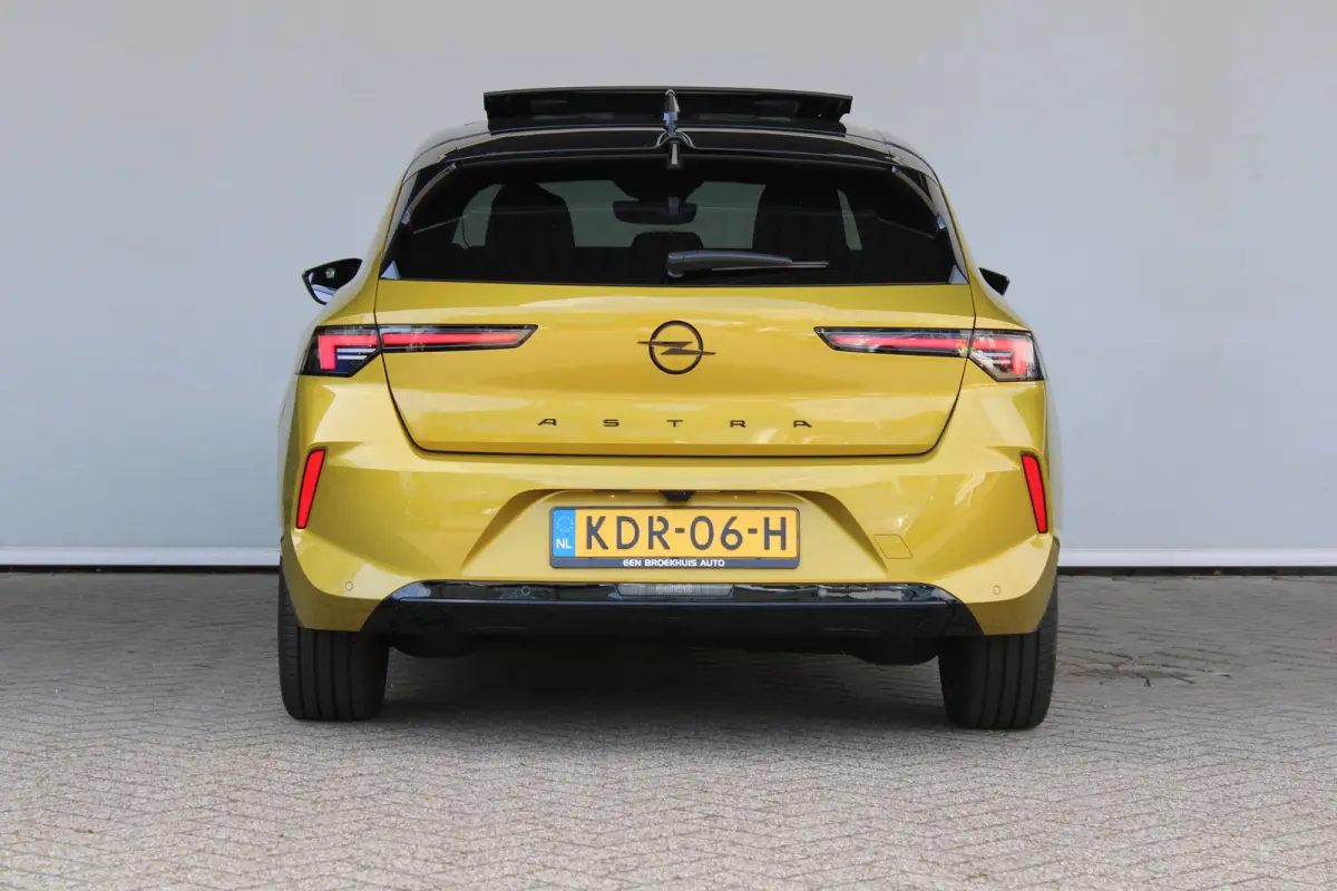 58 kWh Ultimate | SOH 98% | Warmtepomp | Schuif-kanteldak | Matrix LED | Suede bekleding |