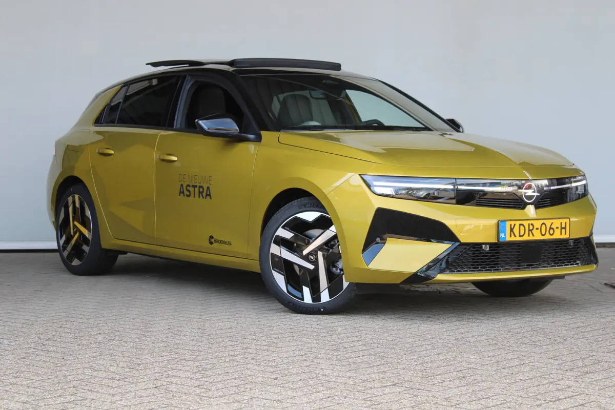 58 kWh Ultimate | SOH 98% | Warmtepomp | Schuif-kanteldak | Matrix LED | Suede bekleding |