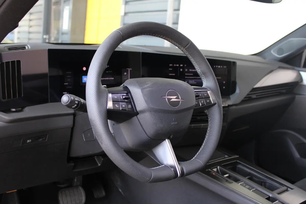 58 kWh Ultimate | SOH 98% | Warmtepomp | Schuif-kanteldak | Matrix LED | Suede bekleding |