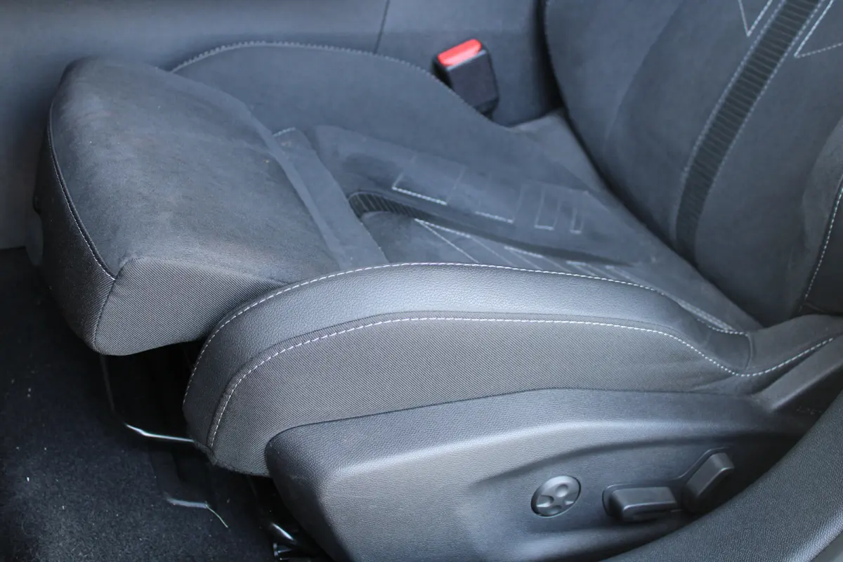 58 kWh Ultimate | SOH 98% | Warmtepomp | Schuif-kanteldak | Matrix LED | Suede bekleding |