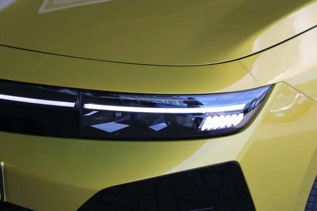 58 kWh Ultimate | SOH 98% | Warmtepomp | Schuif-kanteldak | Matrix LED | Suede bekleding |