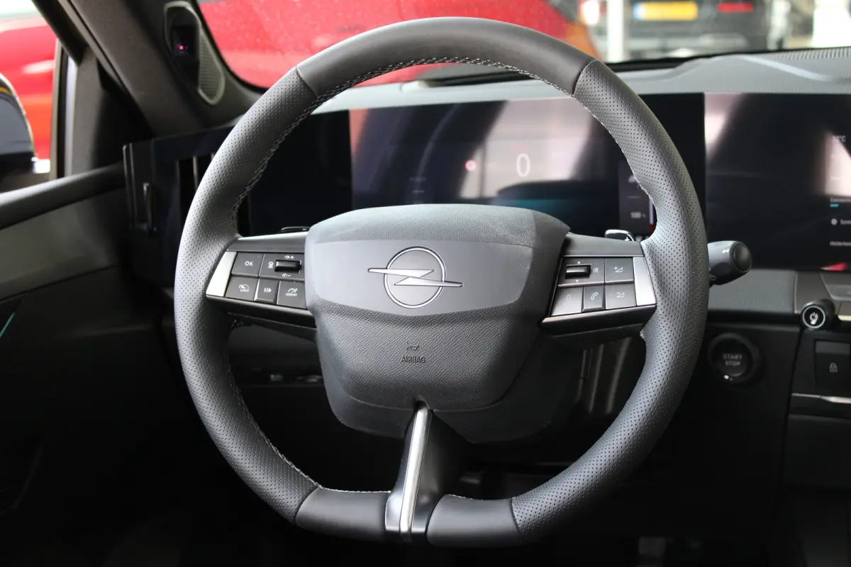 58 kWh Ultimate | SOH 98% | Warmtepomp | Schuif-kanteldak | Matrix LED | Suede bekleding |