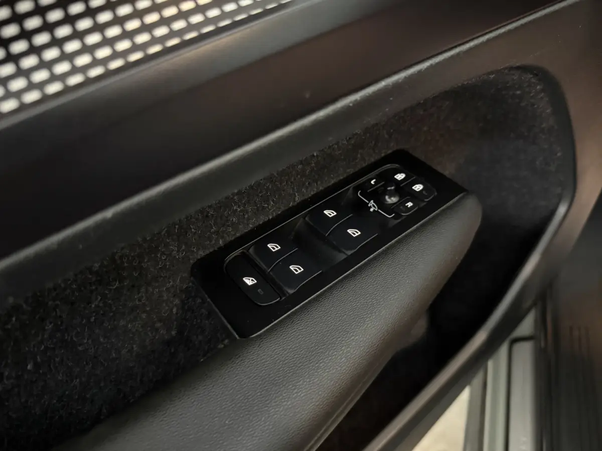 P8 AWD R-Design 78 kWh | Snelladen | SOH 91% | Pano | 360° | Virtual | H/K | Trekhaak | Carplay | Stoel/Stuurverw. | NAP