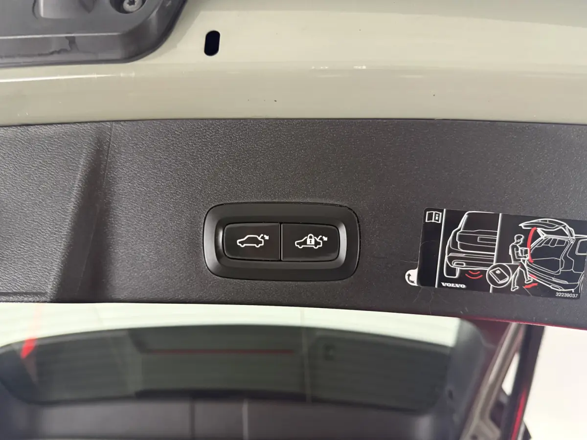 P8 AWD R-Design 78 kWh | Snelladen | SOH 91% | Pano | 360° | Virtual | H/K | Trekhaak | Carplay | Stoel/Stuurverw. | NAP