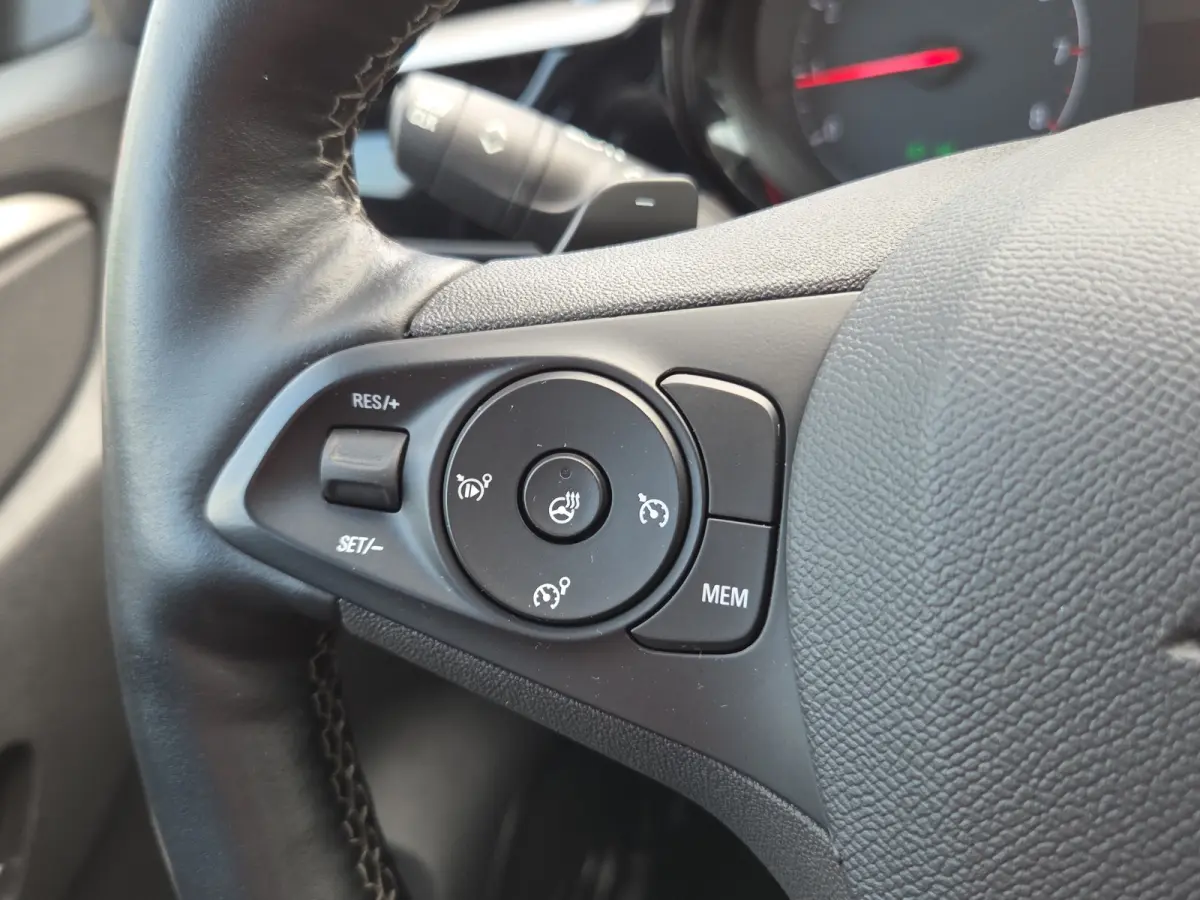 1.2 Level 3 Stuur+Stoelverwarming | Camera | LED | Full map navigatie | Carplay/android auto | Parkeersensoren |