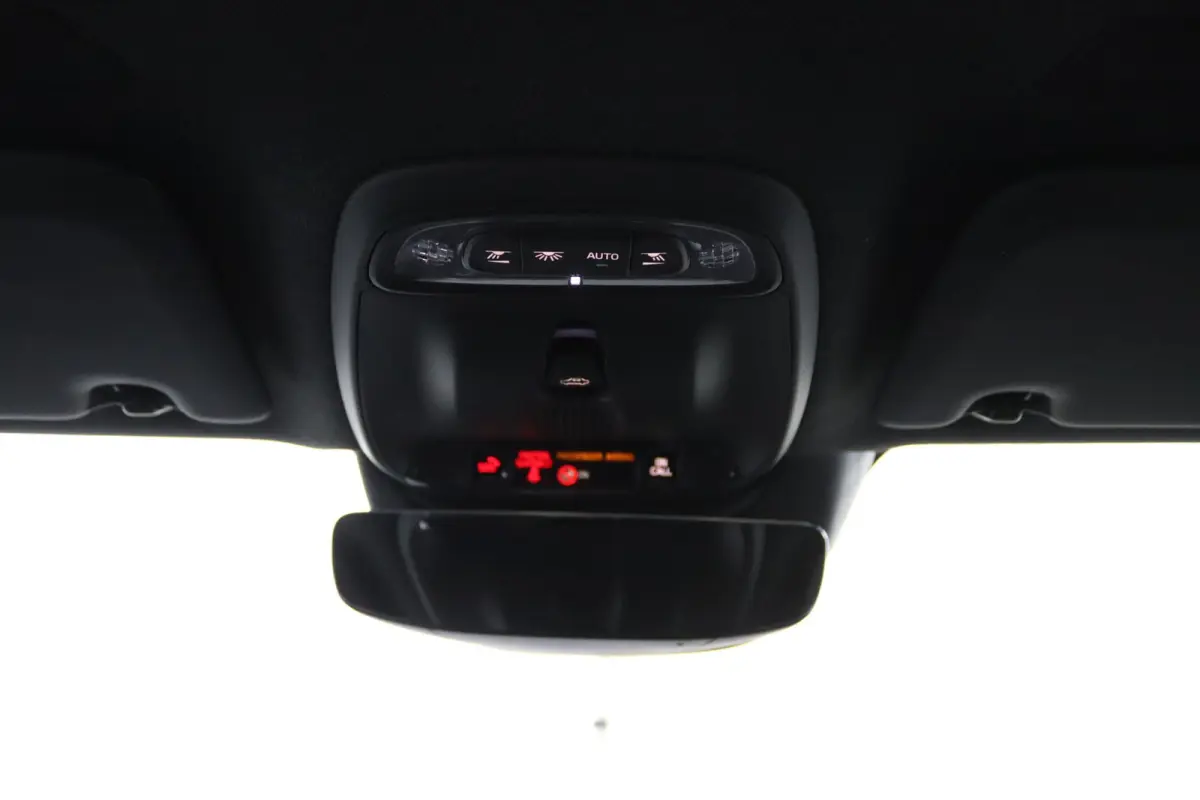 1.5 T4 R-Design | Trekhaak | SoH 91% | Panoramadak | Stoelverwarming | Carplay |
