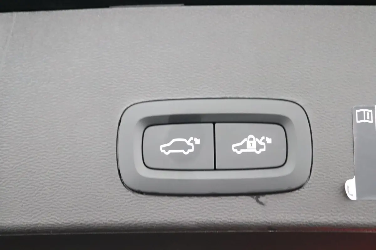 1.5 T4 R-Design | Trekhaak | SoH 91% | Panoramadak | Stoelverwarming | Carplay |