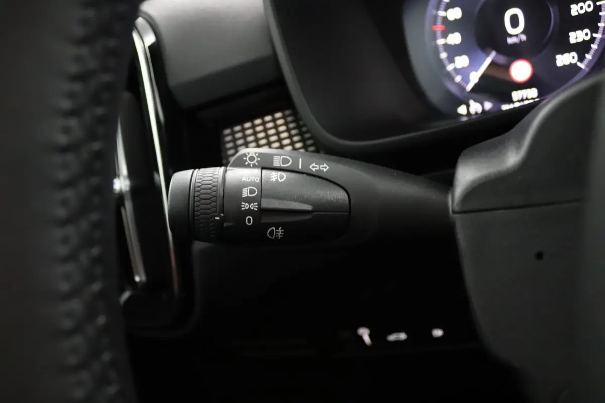 1.5 T4 R-Design | Trekhaak | SoH 91% | Panoramadak | Stoelverwarming | Carplay |