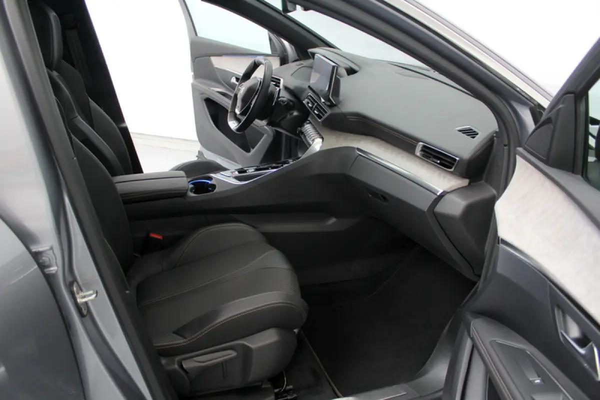 1.2 PureTech GT 131PK | 9.000KM!!! | AUTOMAAT | RIJKLAAR | ELEC-ACHTERKLEP | DEELS LEER | CARPLAY