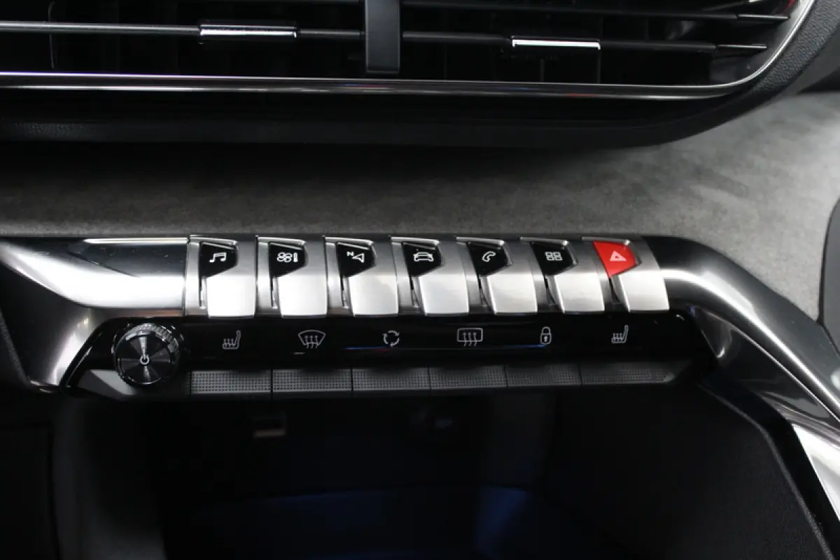 1.2 PureTech GT 131PK | 9.000KM!!! | AUTOMAAT | RIJKLAAR | ELEC-ACHTERKLEP | DEELS LEER | CARPLAY