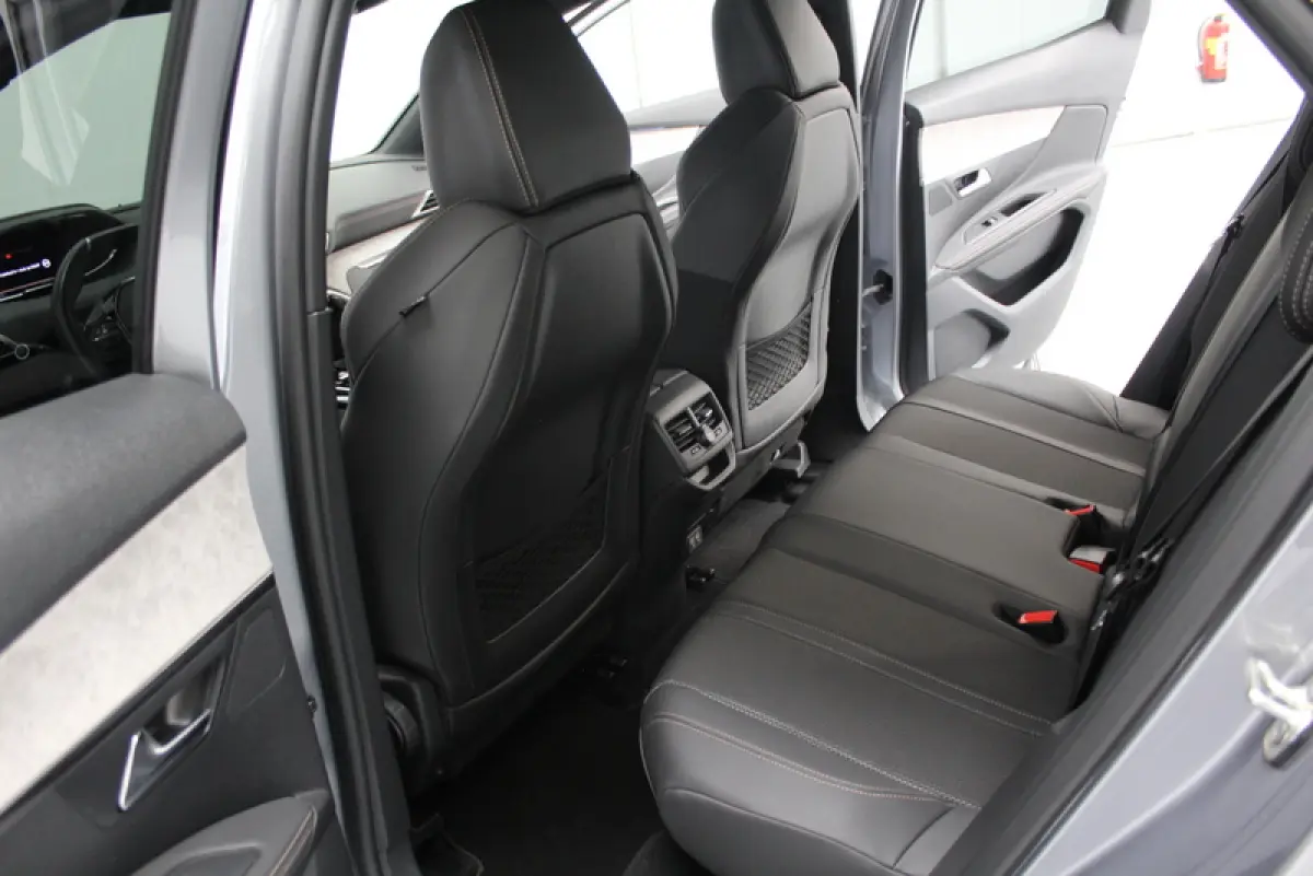 1.2 PureTech GT 131PK | 9.000KM!!! | AUTOMAAT | RIJKLAAR | ELEC-ACHTERKLEP | DEELS LEER | CARPLAY