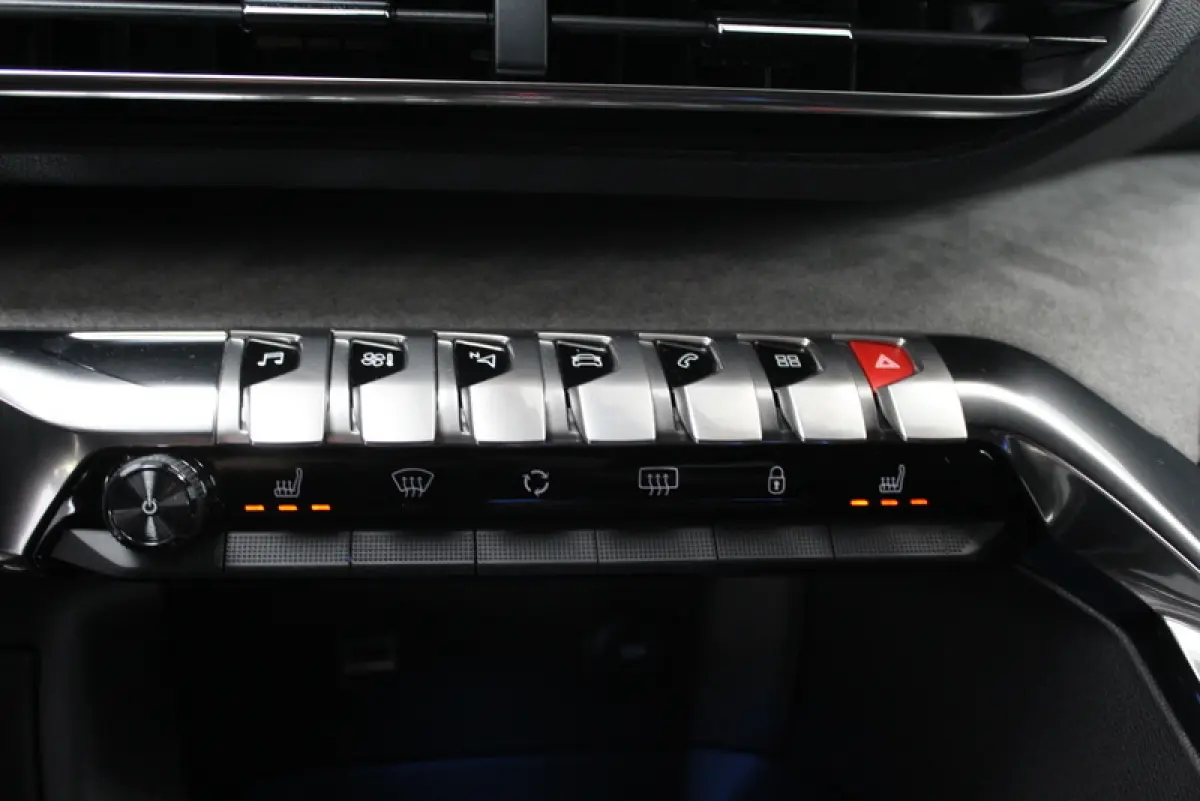 1.2 PureTech GT 131PK | 9.000KM!!! | AUTOMAAT | RIJKLAAR | ELEC-ACHTERKLEP | DEELS LEER | CARPLAY