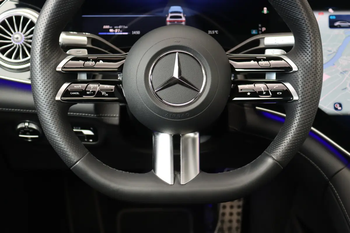 500 4MATIC AMG Line 108 kWh | Luchtvering | Distronic+ | Hyperscreen | Achterasbesturing | Nekverwarming | Stoelventilatie | Massage | MBUX Tablet | Burmester | Vlakkenverwarming |