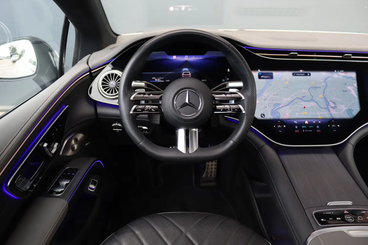 500 4MATIC AMG Line 108 kWh | Luchtvering | Distronic+ | Hyperscreen | Achterasbesturing | Nekverwarming | Stoelventilatie | Massage | MBUX Tablet | Burmester | Vlakkenverwarming |