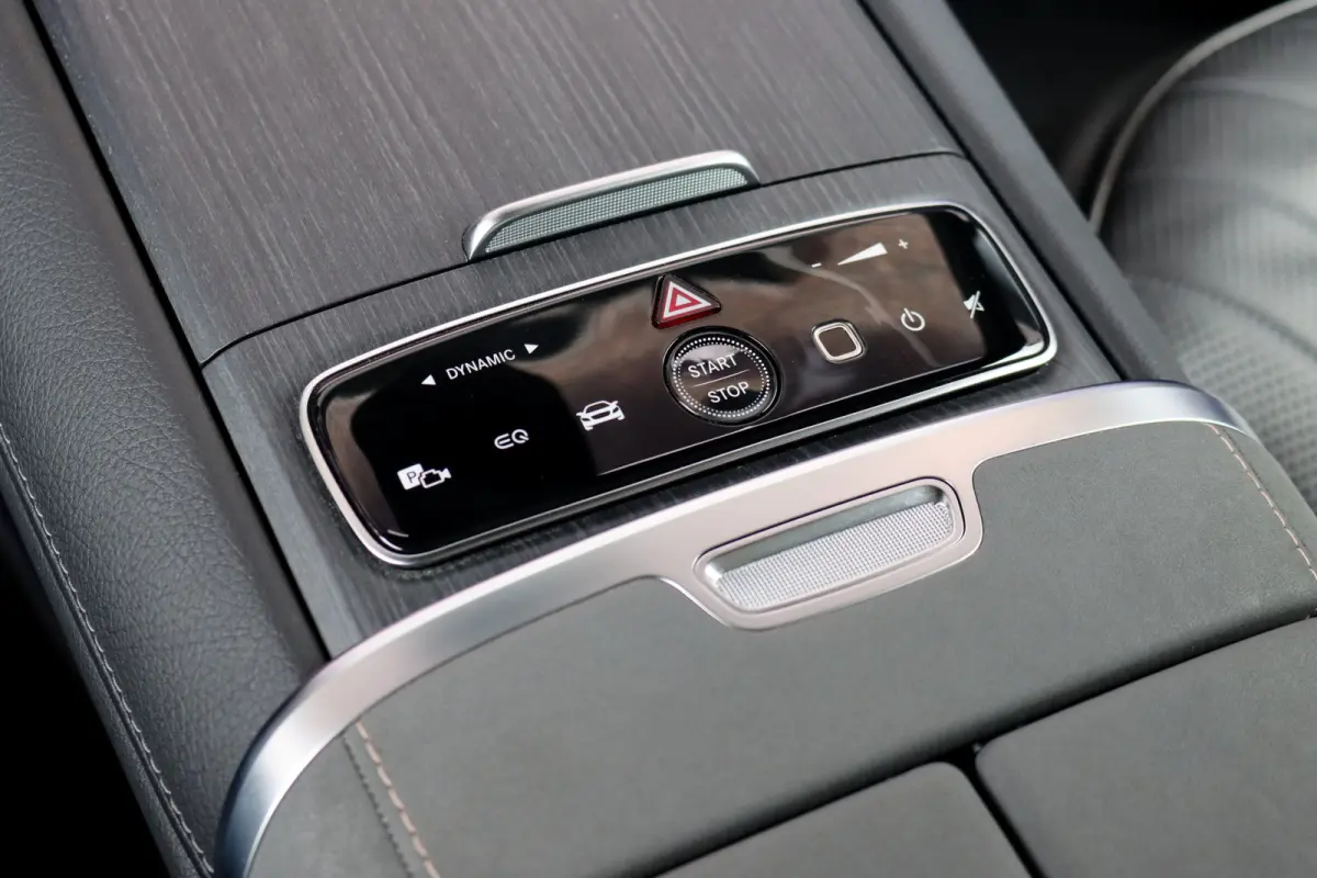 500 4MATIC AMG Line 108 kWh | Luchtvering | Distronic+ | Hyperscreen | Achterasbesturing | Nekverwarming | Stoelventilatie | Massage | MBUX Tablet | Burmester | Vlakkenverwarming |
