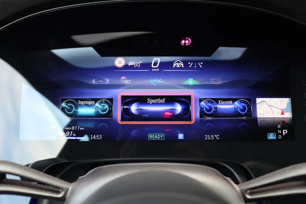500 4MATIC AMG Line 108 kWh | Luchtvering | Distronic+ | Hyperscreen | Achterasbesturing | Nekverwarming | Stoelventilatie | Massage | MBUX Tablet | Burmester | Vlakkenverwarming |