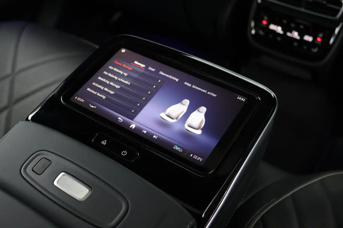 500 4MATIC AMG Line 108 kWh | Luchtvering | Distronic+ | Hyperscreen | Achterasbesturing | Nekverwarming | Stoelventilatie | Massage | MBUX Tablet | Burmester | Vlakkenverwarming |