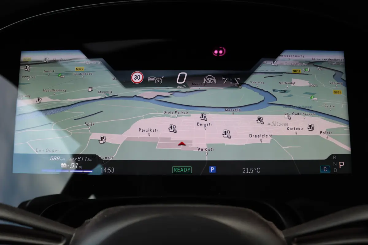 500 4MATIC AMG Line 108 kWh | Luchtvering | Distronic+ | Hyperscreen | Achterasbesturing | Nekverwarming | Stoelventilatie | Massage | MBUX Tablet | Burmester | Vlakkenverwarming |