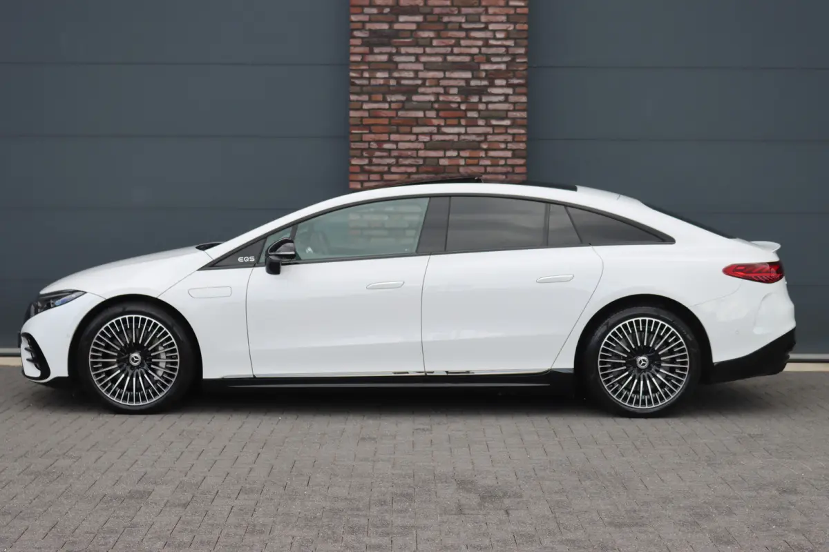 500 4MATIC AMG Line 108 kWh | Luchtvering | Distronic+ | Hyperscreen | Achterasbesturing | Nekverwarming | Stoelventilatie | Massage | MBUX Tablet | Burmester | Vlakkenverwarming |