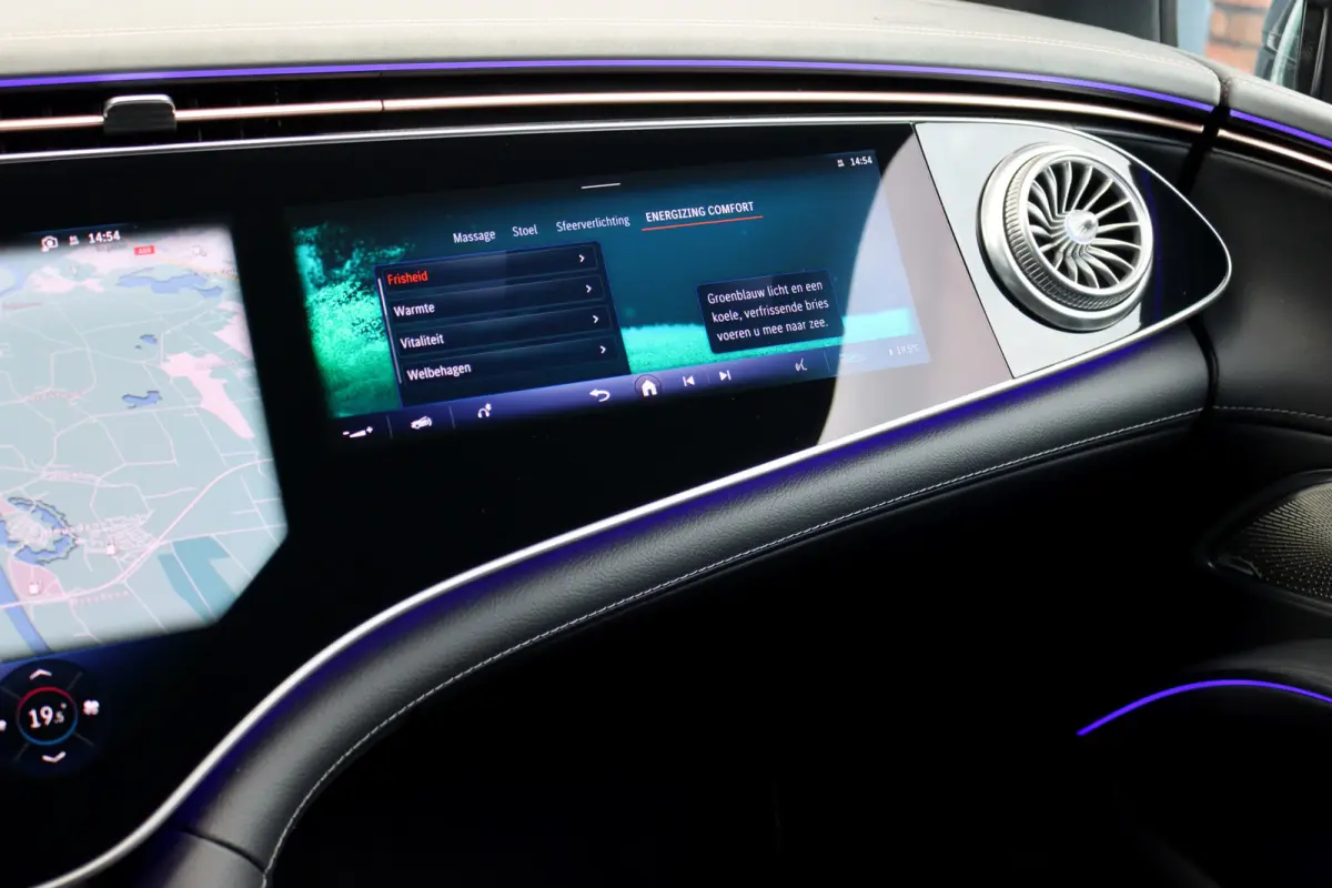 500 4MATIC AMG Line 108 kWh | Luchtvering | Distronic+ | Hyperscreen | Achterasbesturing | Nekverwarming | Stoelventilatie | Massage | MBUX Tablet | Burmester | Vlakkenverwarming |