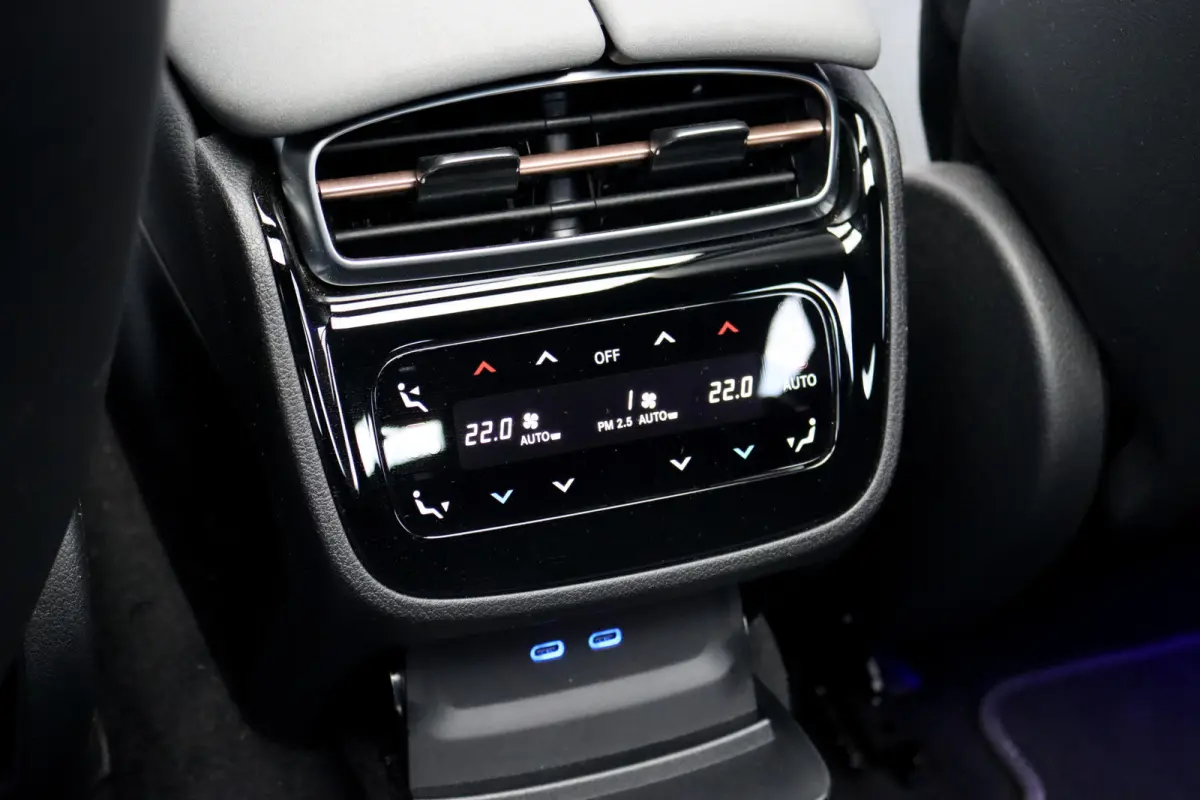 500 4MATIC AMG Line 108 kWh | Luchtvering | Distronic+ | Hyperscreen | Achterasbesturing | Nekverwarming | Stoelventilatie | Massage | MBUX Tablet | Burmester | Vlakkenverwarming |
