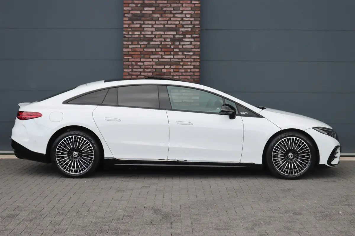 500 4MATIC AMG Line 108 kWh | Luchtvering | Distronic+ | Hyperscreen | Achterasbesturing | Nekverwarming | Stoelventilatie | Massage | MBUX Tablet | Burmester | Vlakkenverwarming |