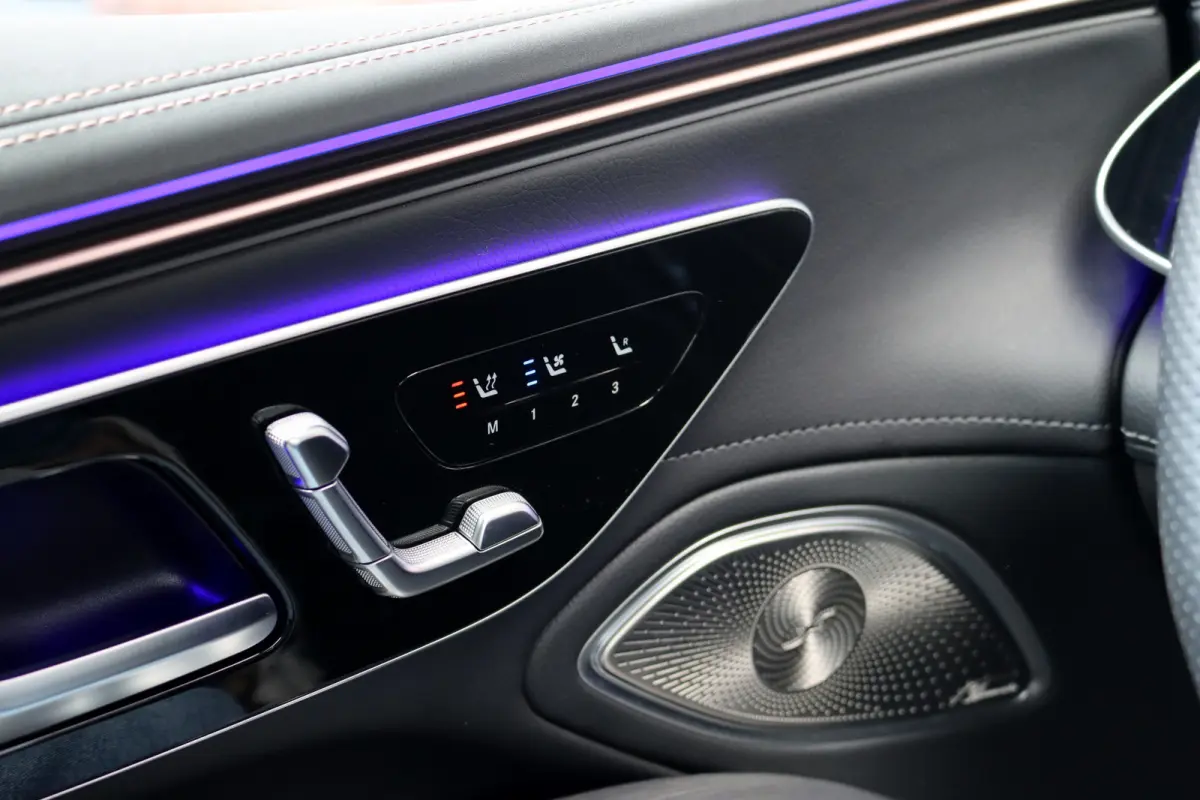 500 4MATIC AMG Line 108 kWh | Luchtvering | Distronic+ | Hyperscreen | Achterasbesturing | Nekverwarming | Stoelventilatie | Massage | MBUX Tablet | Burmester | Vlakkenverwarming |