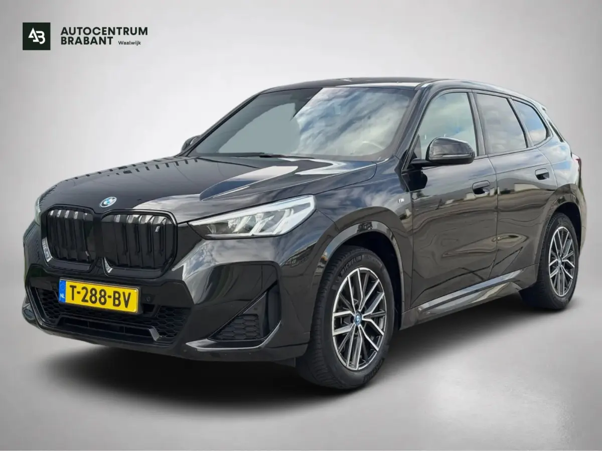 XDrive30 Launch Edition M-SPORT 96% SOH (NL-auto, Dealer OnderH, Camera, Carplay, Navi, Leder, Climate Con, Etc)