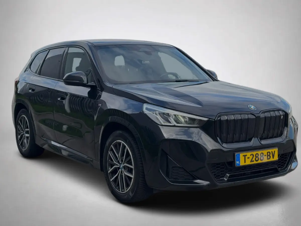 XDrive30 Launch Edition M-SPORT 96% SOH (NL-auto, Dealer OnderH, Camera, Carplay, Navi, Leder, Climate Con, Etc)
