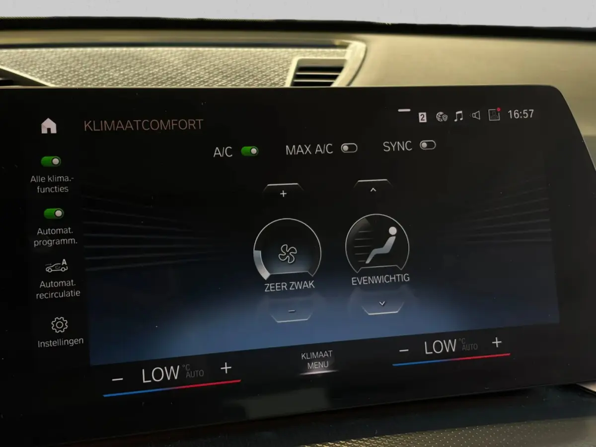 XDrive30 Launch Edition M-SPORT 96% SOH (NL-auto, Dealer OnderH, Camera, Carplay, Navi, Leder, Climate Con, Etc)