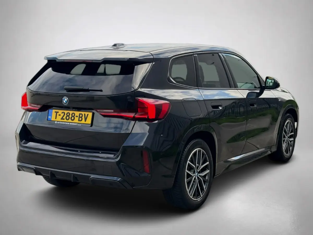 XDrive30 Launch Edition M-SPORT 96% SOH (NL-auto, Dealer OnderH, Camera, Carplay, Navi, Leder, Climate Con, Etc)