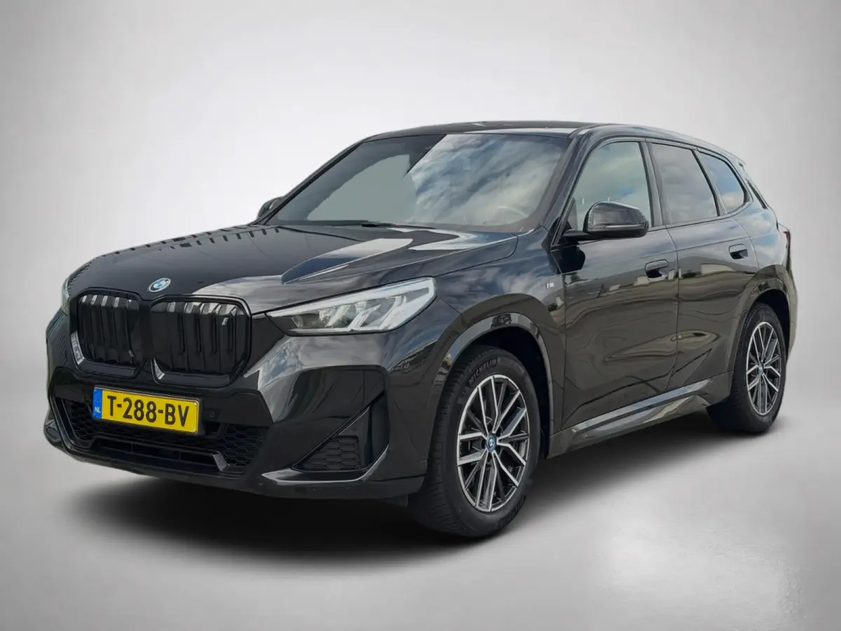 XDrive30 Launch Edition M-SPORT 96% SOH (NL-auto, Dealer OnderH, Camera, Carplay, Navi, Leder, Climate Con, Etc)