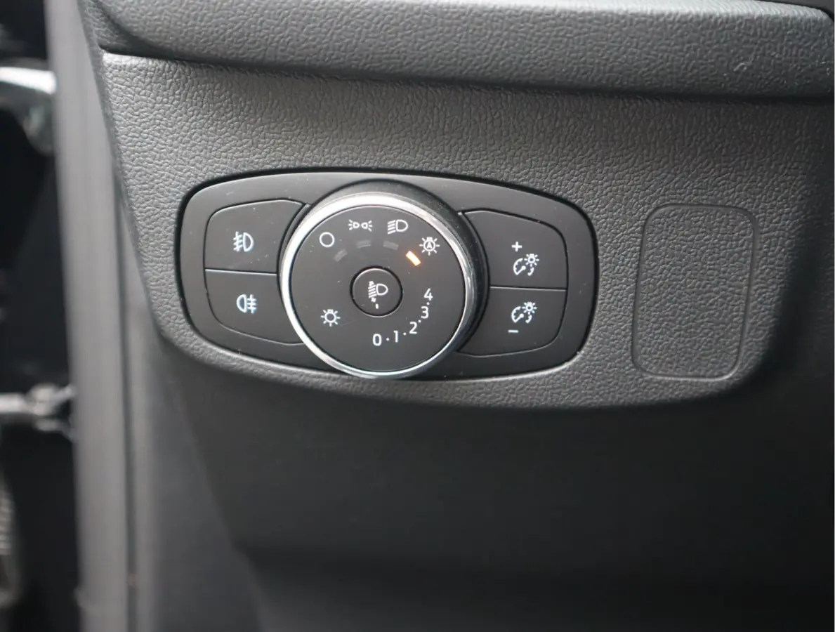 1.0 EcoBoost Hybrid Titanium Style Navi / Carplay / Blis / Afn.Trekh / Adap. Cruise / Mild-Hybride