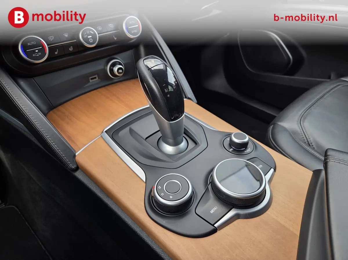 2.0 T AWD 281PK Special Edition Automaat Trekhaak 2300kg | Elek. Stoel | Achteruitrijcamera | Leer | Stuur/Stoelverwarming