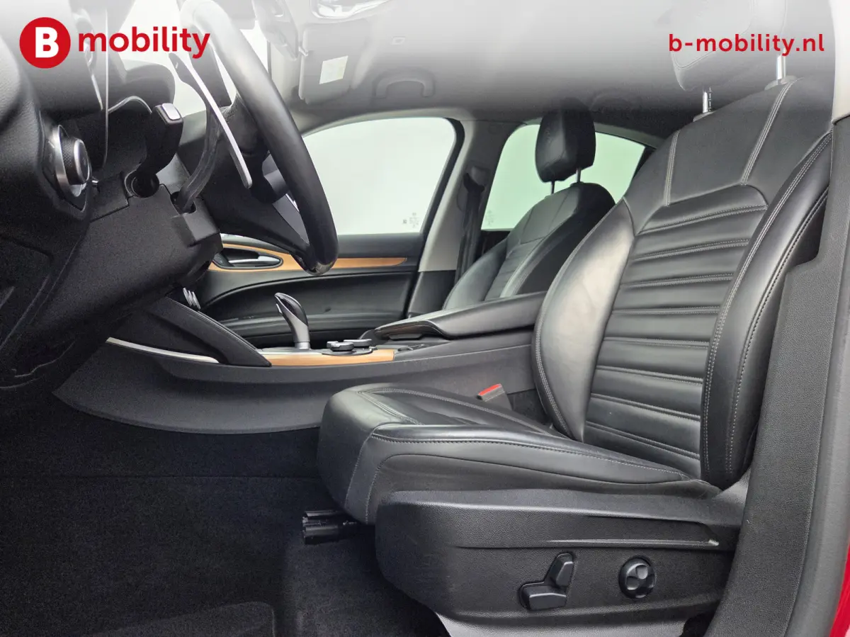 2.0 T AWD 281PK Special Edition Automaat Trekhaak 2300kg | Elek. Stoel | Achteruitrijcamera | Leer | Stuur/Stoelverwarming