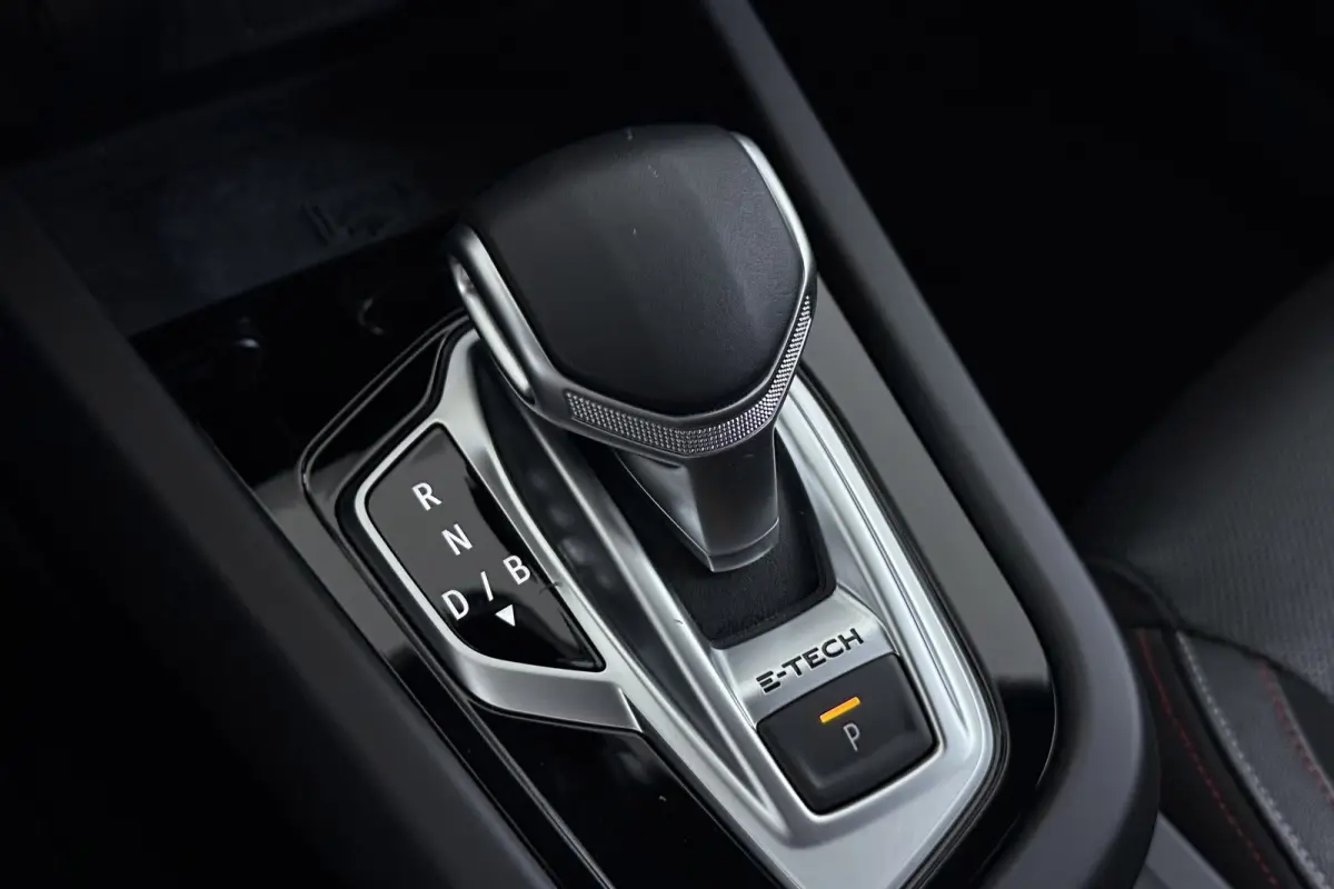 1.6 E-Tech Hybrid 145 R.S. Line | Org NL | Panoramadak | Carplay | Camera | Adap. Cruise | Leer | Stoelverwarming |