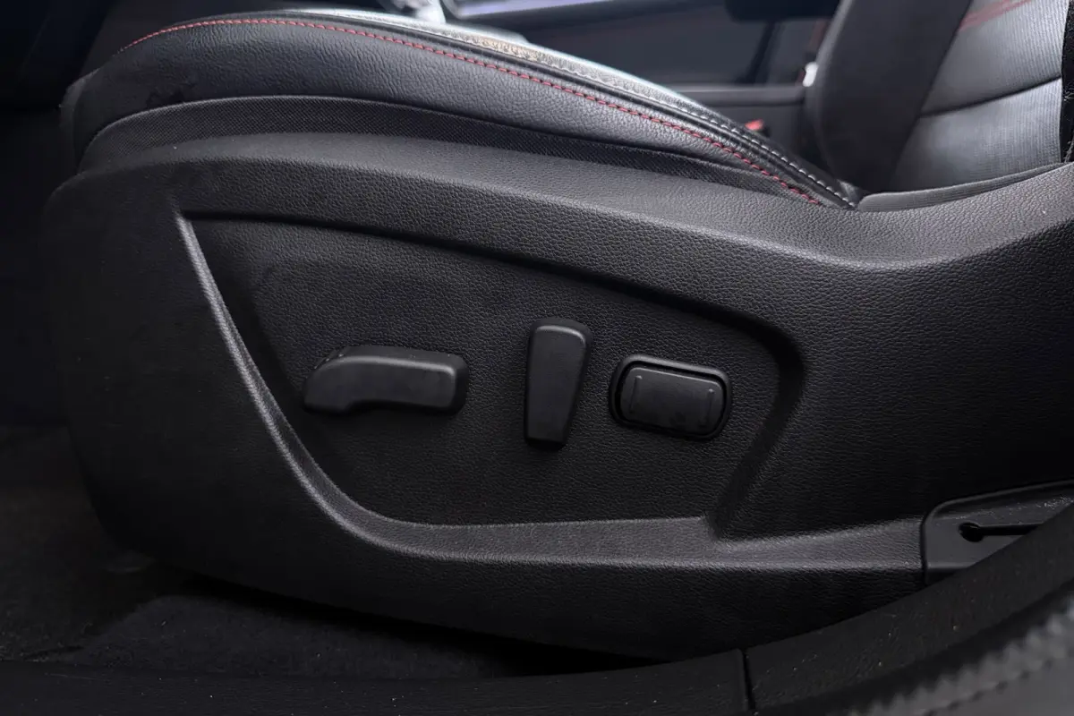 1.6 E-Tech Hybrid 145 R.S. Line | Org NL | Panoramadak | Carplay | Camera | Adap. Cruise | Leer | Stoelverwarming |
