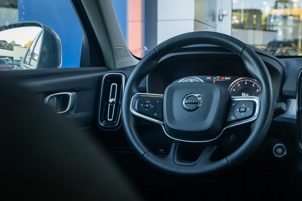 1.5 T3 Momentum | Achteruitrijcamera | Cruise control | Vooruitverwarming | Parkeersensoren Voor/Achter | elektrisch verstelbare spiegles | Achteruitrijcamera | Buitenspiegels elektrisch ink